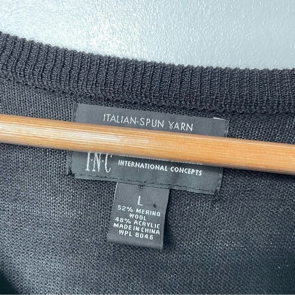 Vintage Black and Gray V-Neck Sweater - Picture 5 of 5